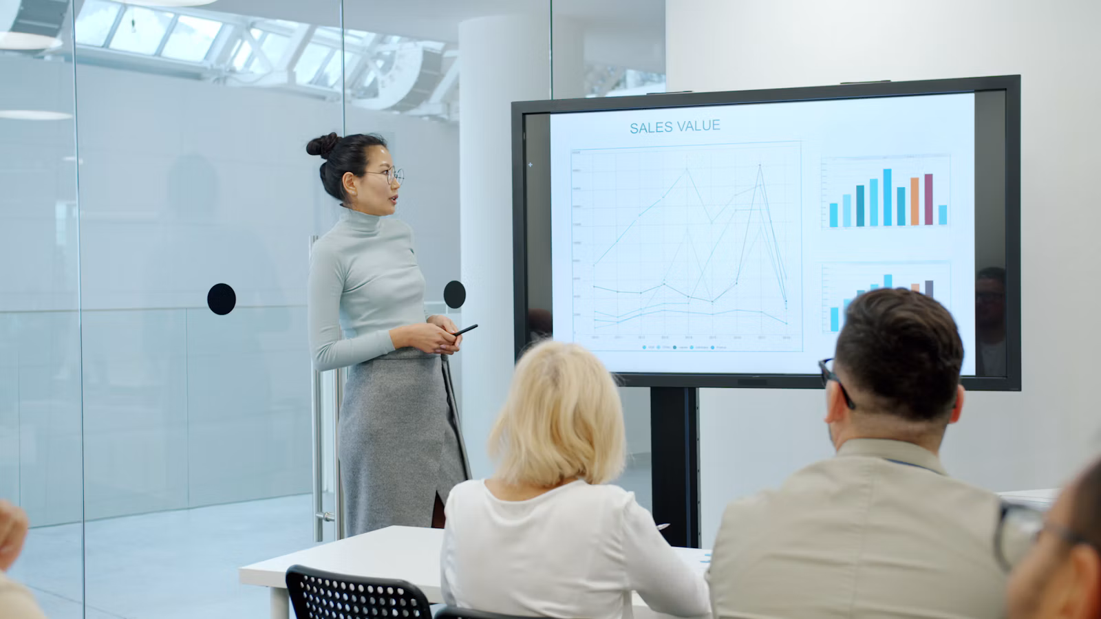 vCISO presenting security metrics to leadership